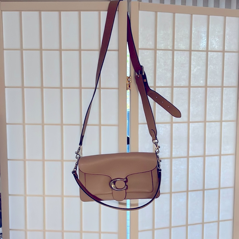 New coach, Tabby shoulder bag. 10 1/4 inches long, 6 in high, 3 1/4 inches wide.